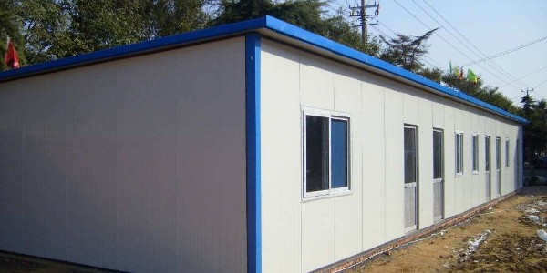 机房建设中彩钢板有什么作用？
